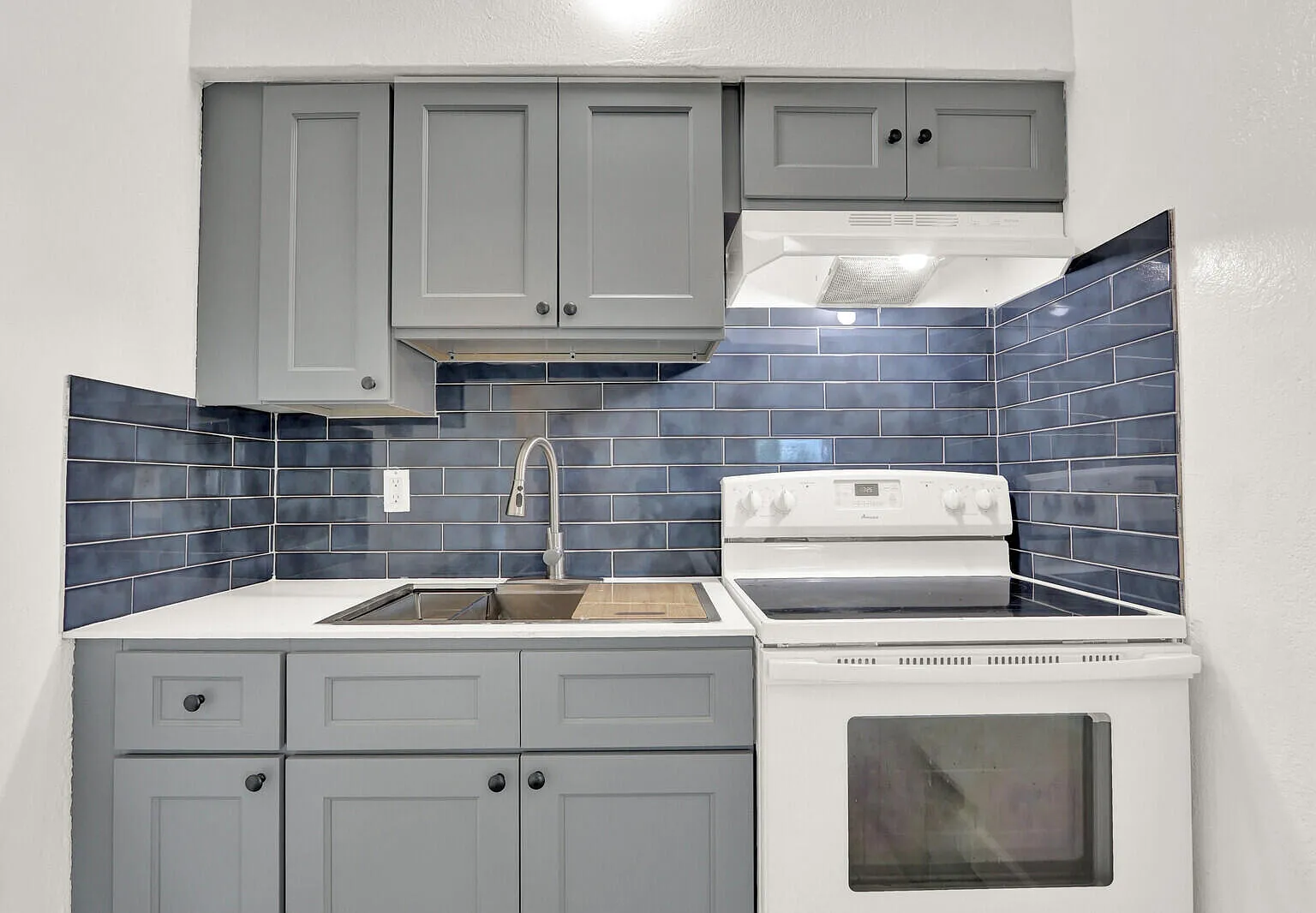 2701 Avenue E — Photo 3
