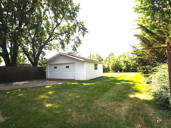 2nd image of 12116 Canterbury Dr
