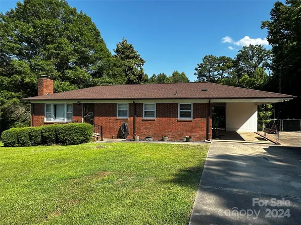 109 Lybrand St, Great Falls, SC 29055
