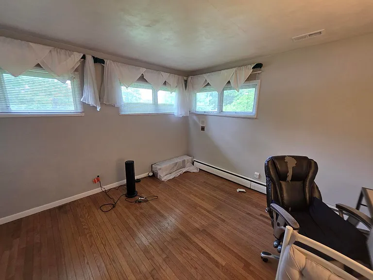 2726 N Salisbury St — Photo 14