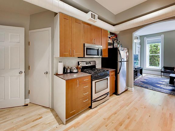 4th image of 1729 W Erie St APT 2N