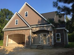 1703 Oak Pointe Dr, Greenville, NC 27834