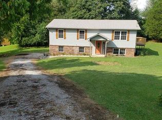 2624 Pinecrest Ln, Strawberry Plains, TN 37871