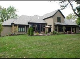 8919 Catalina St, Prairie Village, KS 66207