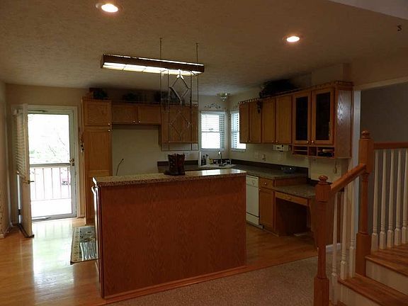 5th image of 2701 Deerhaven Dr