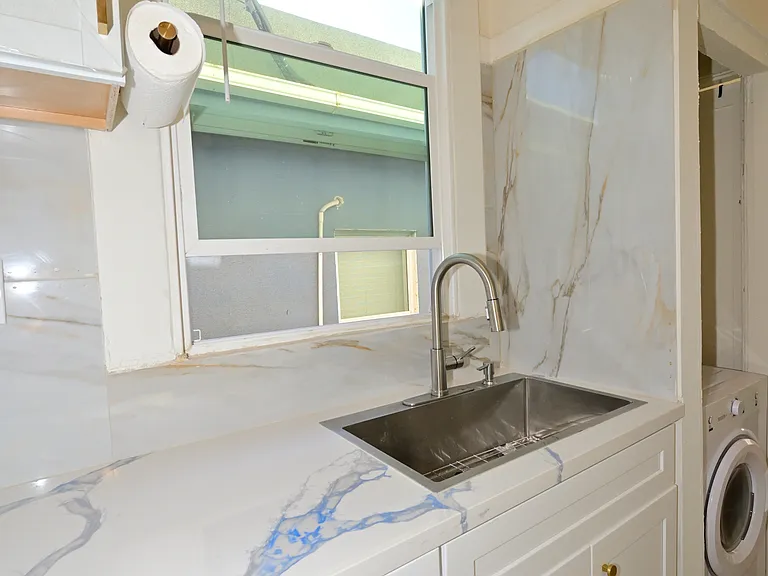 Brand NEW KITCHEN w/ beautiful milano quartz countertop + high-end tiled backsplash