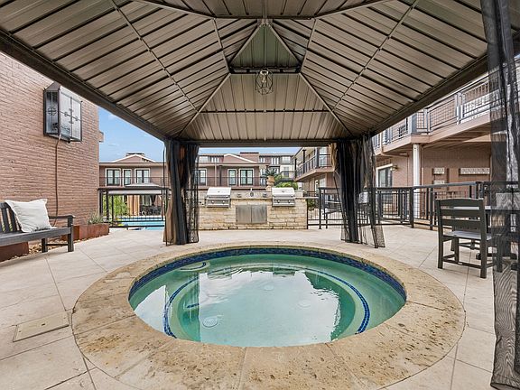 5th image of 5916 Sandhurst Ln APT 233