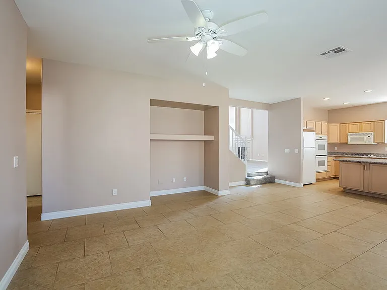 1102 Broomfield Dr — Photo 7