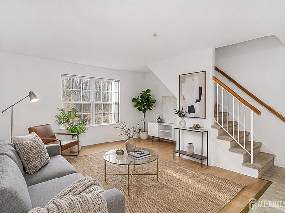 4th image of 107 Prestwick Way