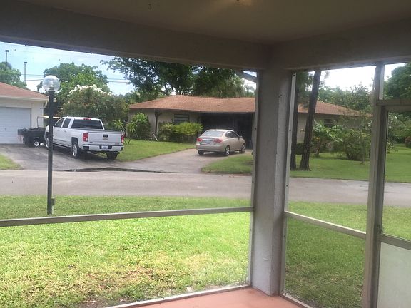 5th image of 522 SW Natura Ave