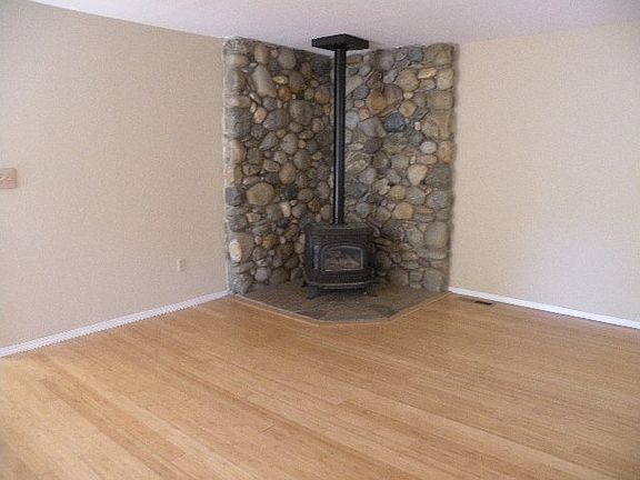 3rd image of 16025 Melbourne Ct