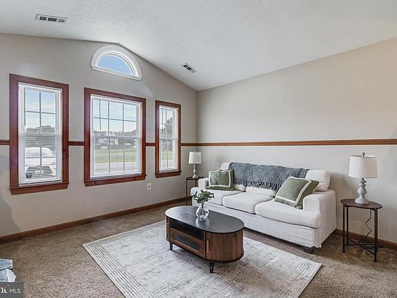 4th image of 22069 Saint Gabriels Cir