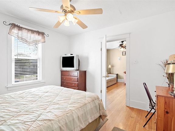 5th image of 4628 Tiemann Ave