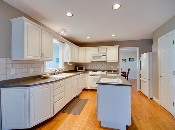 3rd image of 3022 Lakewood Dr