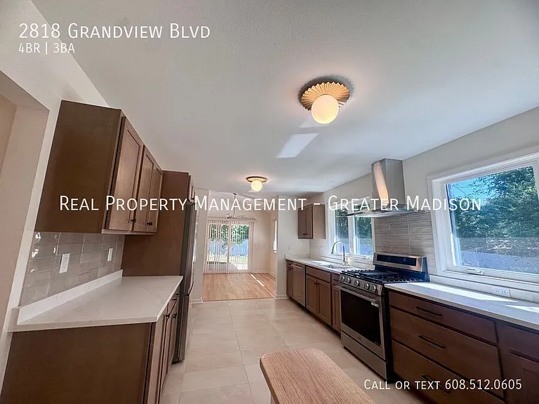 2818 Grandview Blvd — Photo 3