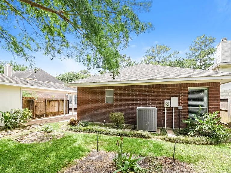 2819 Calender Lake Dr — Photo 15