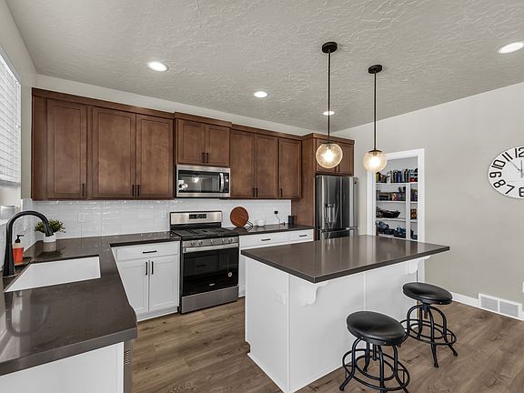 4th image of 5147 N Oak Creek Dr