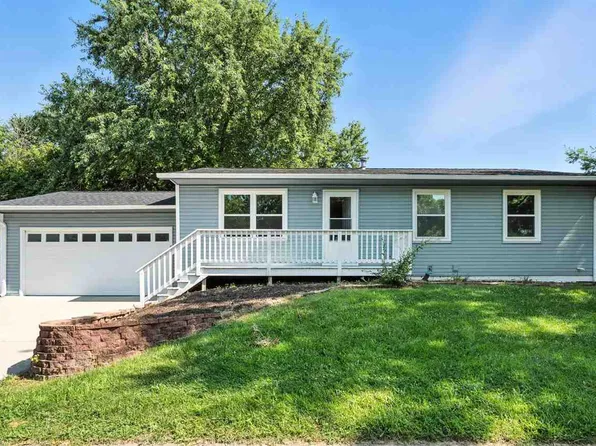 200 Juniper Ct, North Liberty, IA 52317