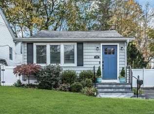5 Cody Ave, Glen Head, NY 11545
