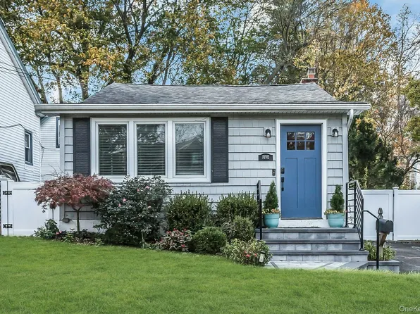 5 Cody Avenue, Glen Head, NY 11545