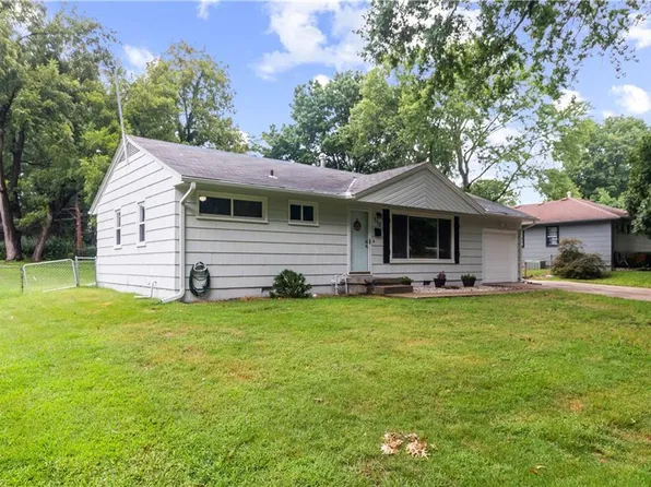 110 Manor Dr, Belton, MO 64012