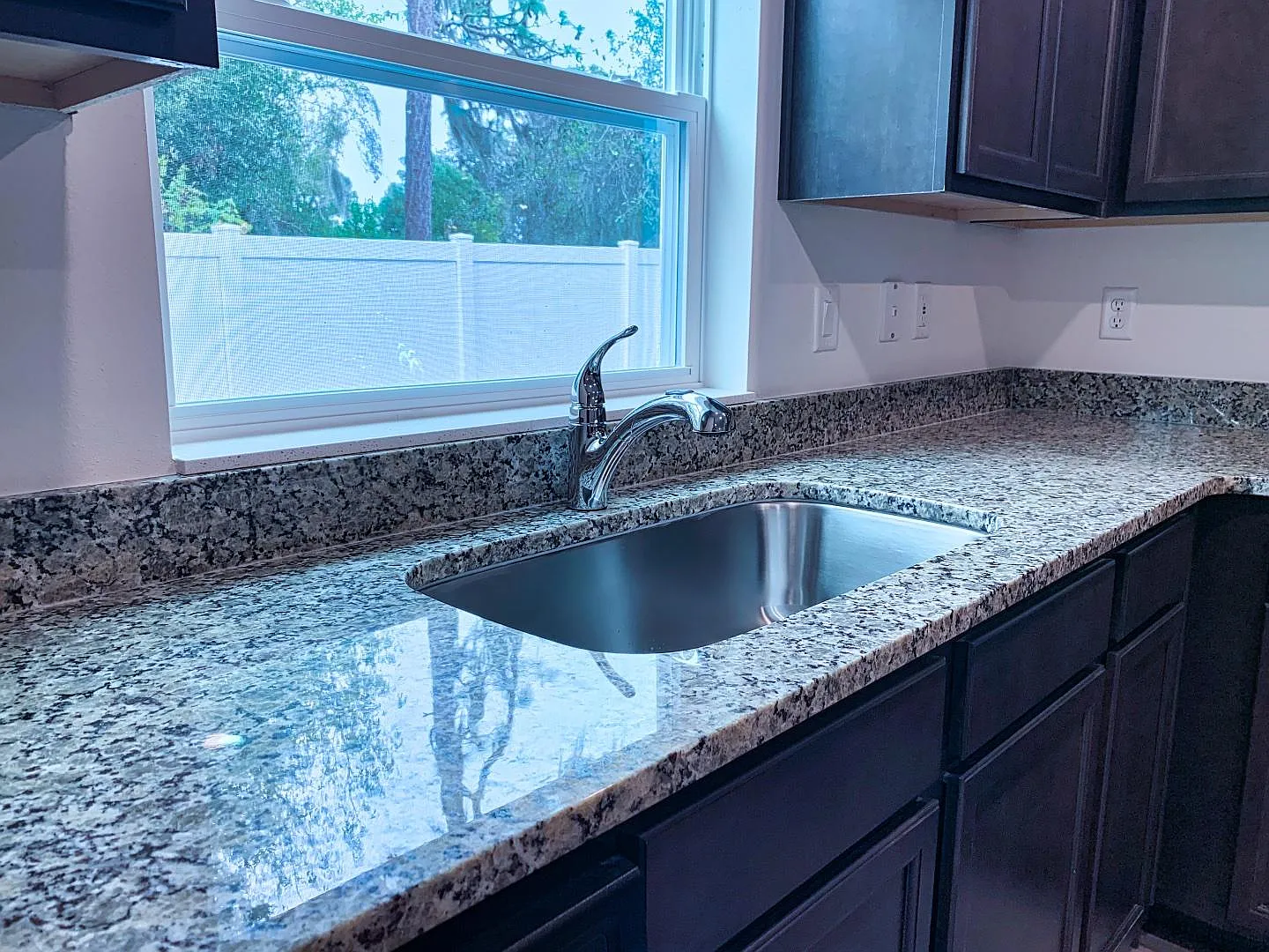 3 bed, 2.5 bath, 1731 sqft, $2,145 — Photo 3