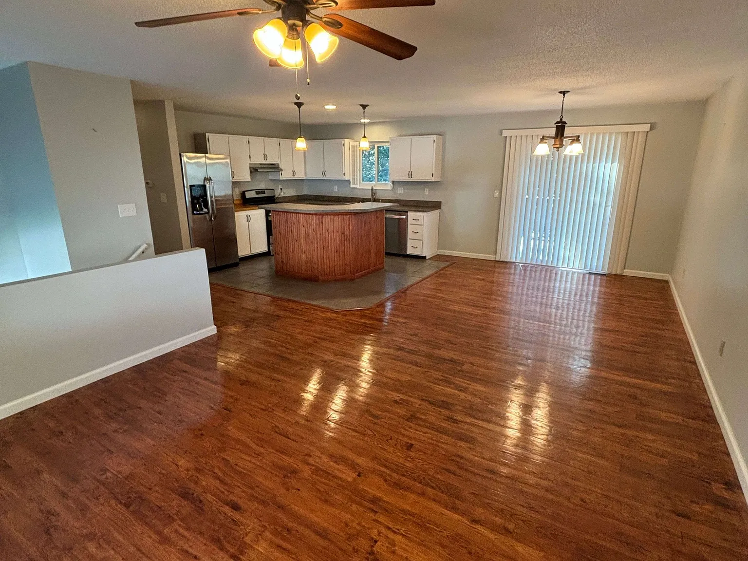 3 bed, 2.0 bath, 1483 sqft, $1,990 — Photo 4