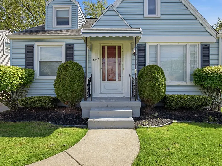 1257 Brighton Rd — Photo 2