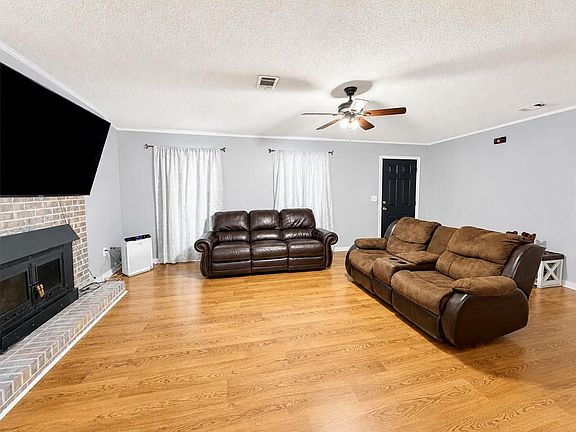 3rd image of 348 Adrian Ave
