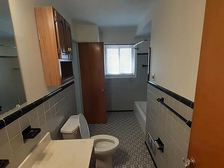 4938 Roosevelt Blvd — Photo 4