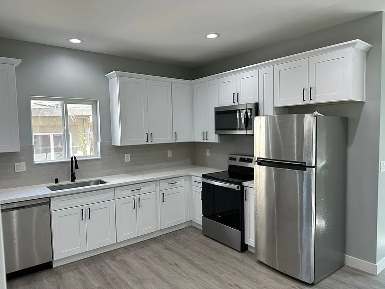 7207 Roca Way #B — Photo 8