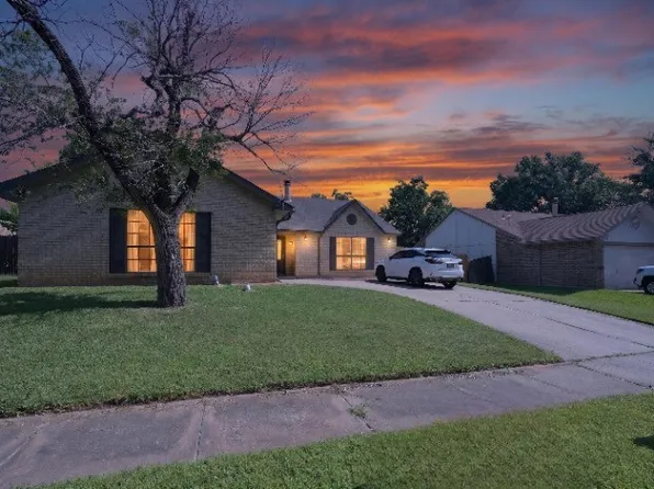 3825 Hackberry Ln, Bedford, TX 76021
