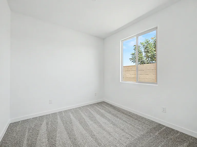 5330 W Harmont Dr — Photo 9