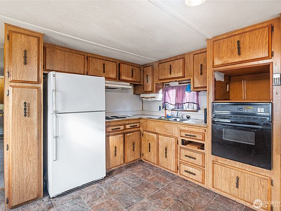 3rd image of 3090 Cole Road