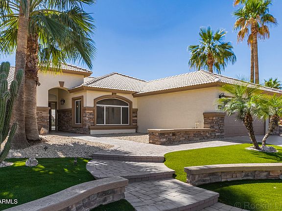 3rd image of 15055 W CATALINA Drive