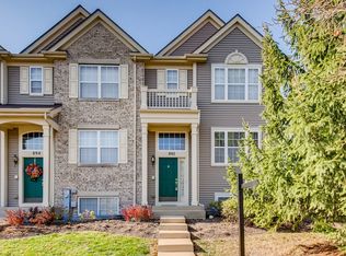 892 Emerald Dr, Hampshire, IL 60140