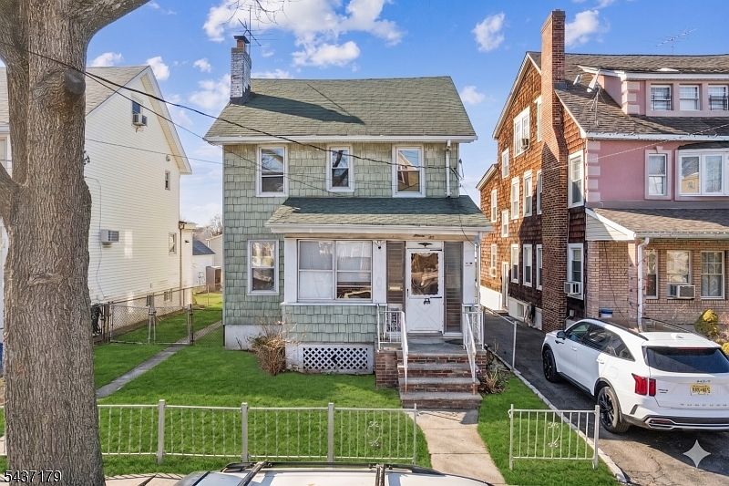 1st image of 96 Beaumont Pl