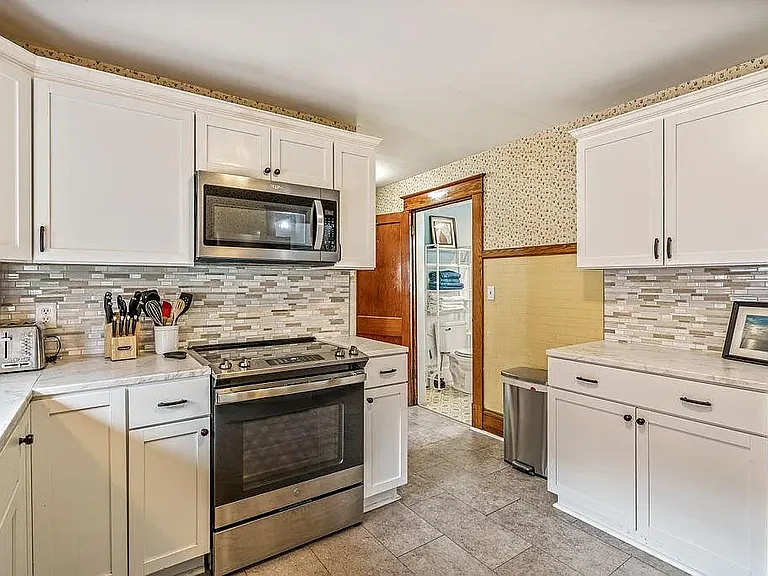 317-319 Turner St #2 — Photo 3