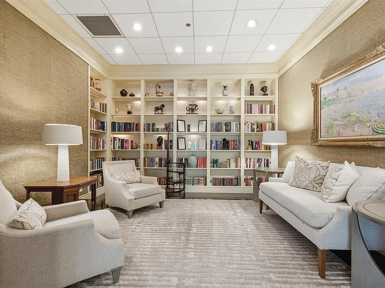 121 N Post Oak Ln #2203 — Photo 32