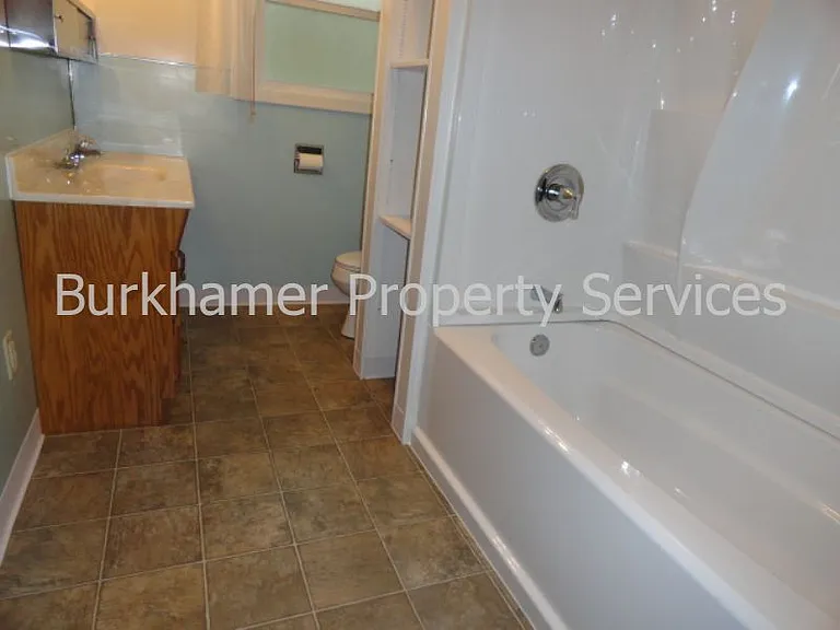 6700 Olympic Hwy #A — Photo 9