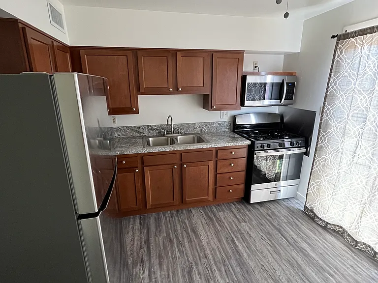 200 E Glenn St #200 — Photo 4