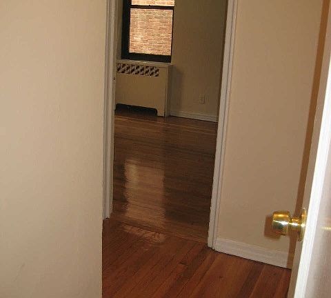 5th image of 21 Schenck Ave APT 1be