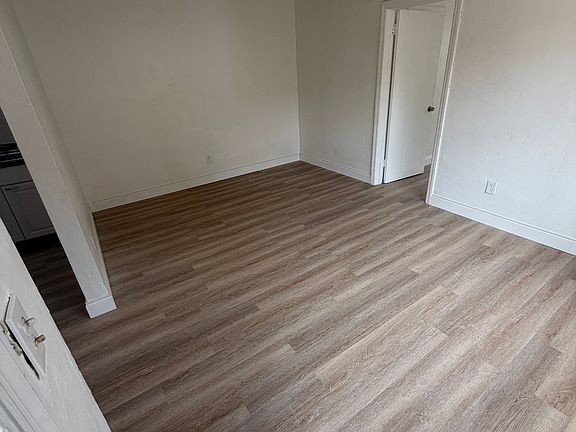 5th image of 2243 NE 172nd St #4