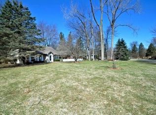 1626 Kingsmere Cir, Rochester Hills, MI 48309