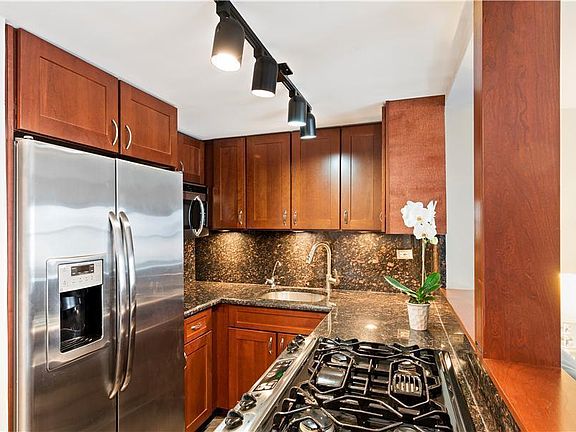 4th image of 1010 3rd Ave #14P