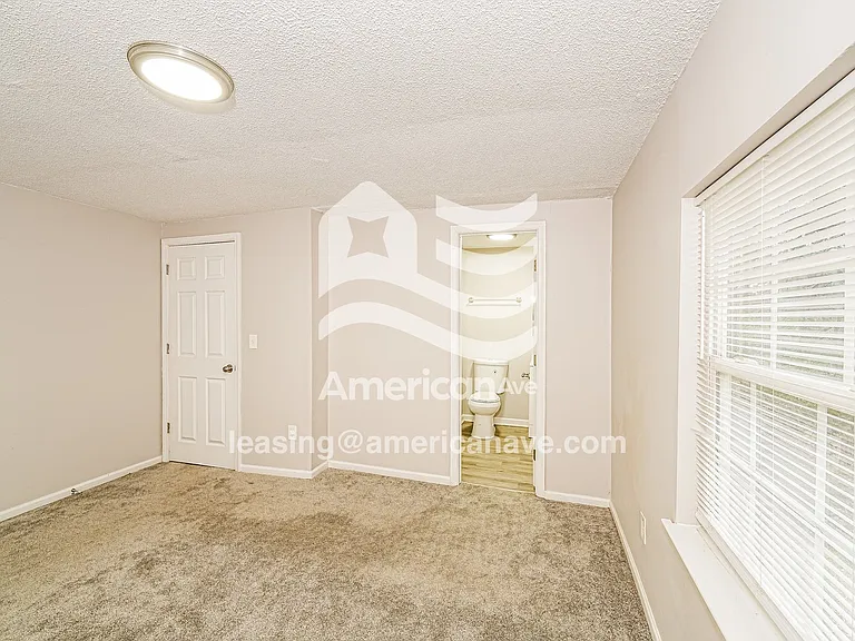 1483911_009_main_bedroom_9.jpg