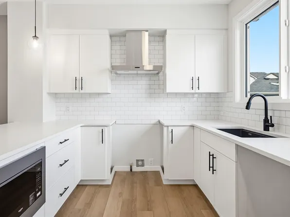 8123 228th St NW, Edmonton, AB T5T 7B2