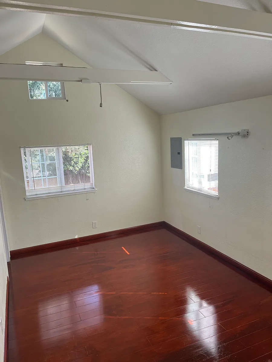 Building Photo - 556 46th St #562
