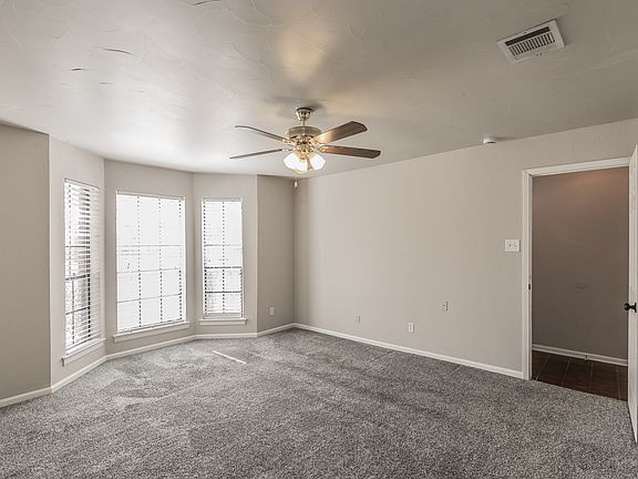 3rd image of 928 Sugarberry Dr
