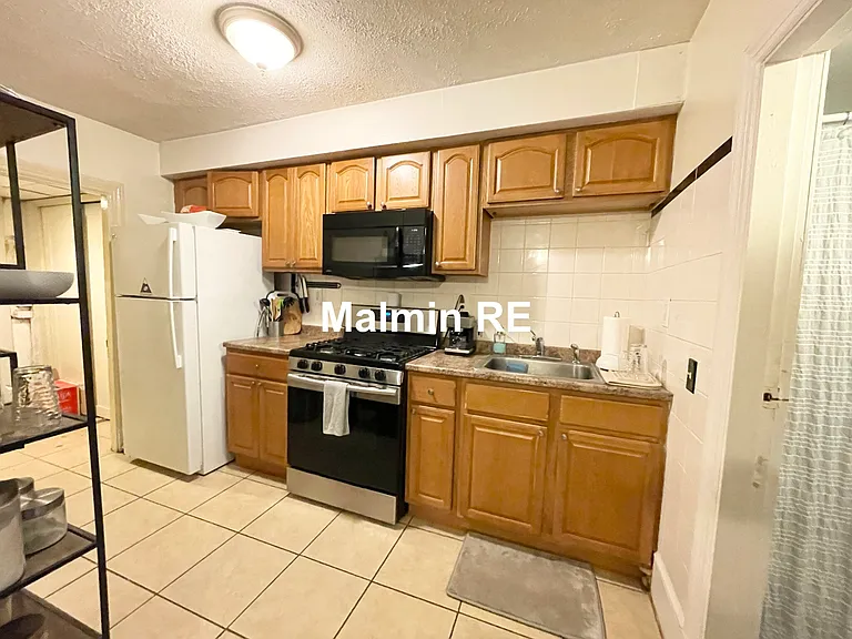 748 E 4th St #B — Photo 9